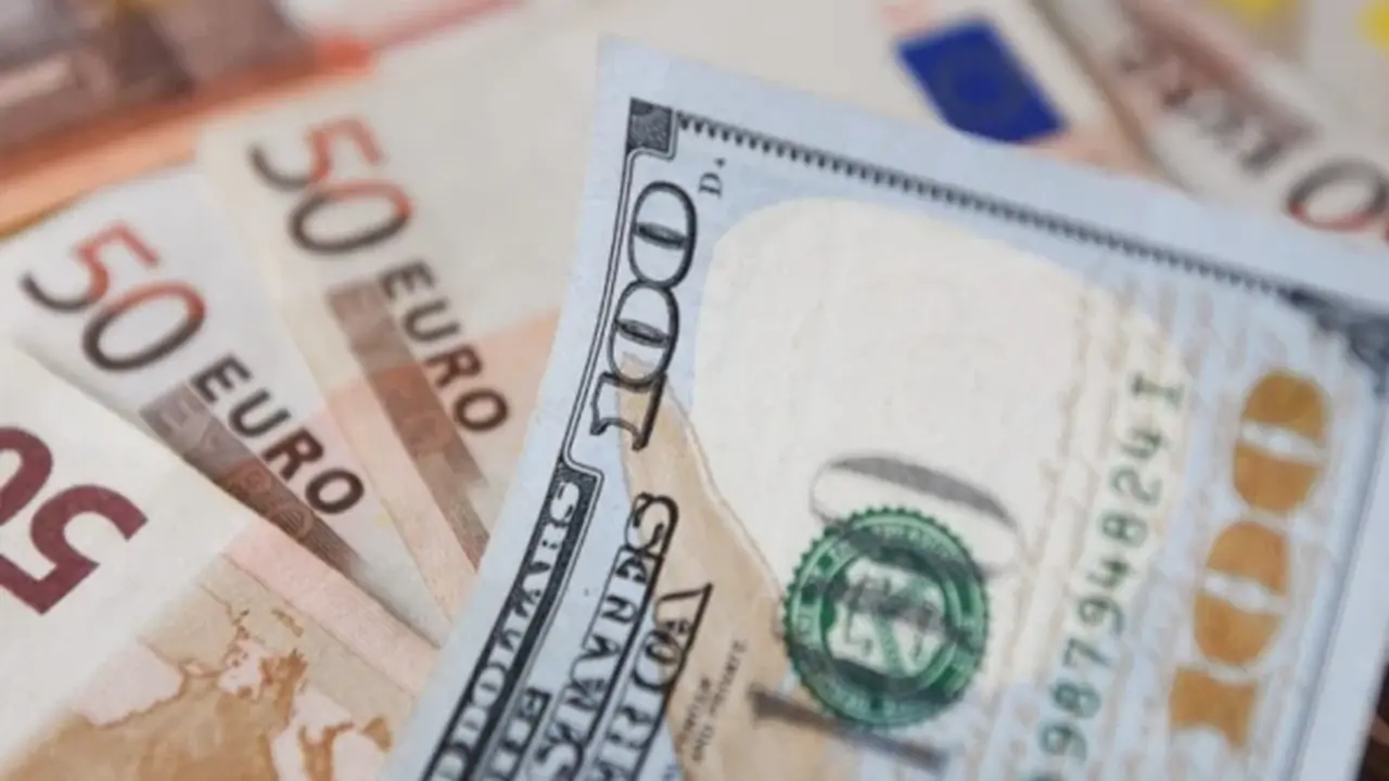 أسعار صرف العملات في البنوك المصرية خلال تعاملات يوم الأحد 8 مارس 2026